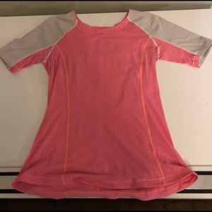Lululemon T light weight comfy size 6